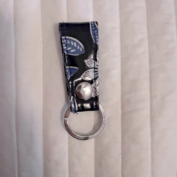 vera bradley key holder keychain - Picture 2 of 4
